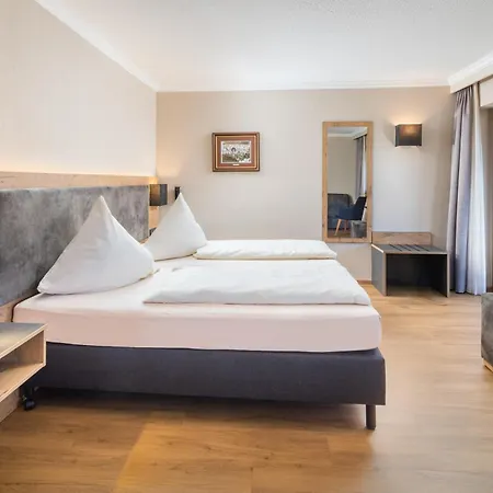 מלון Hotel-gasthof Huber 3*