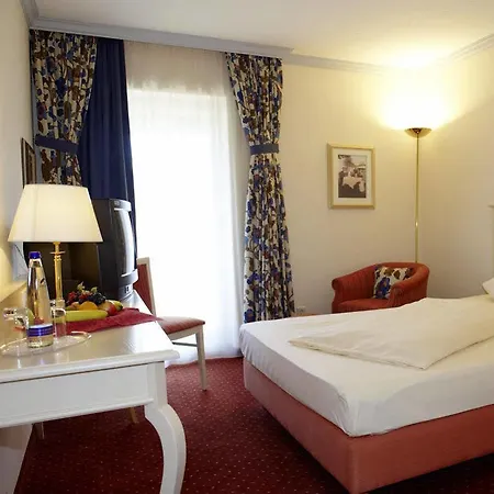 מלון Hotel-gasthof Huber